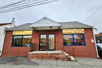 717 Middlesex St 1