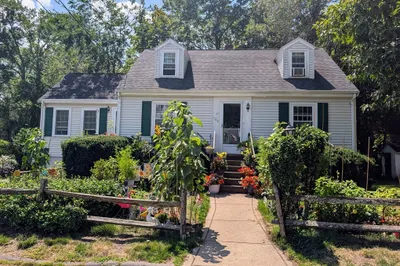 102 Sanford St 1