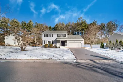 12 Dunvegan Dr 1