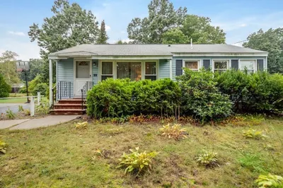 22 Hawthorne Ave 1