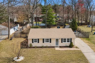 5 Crestwood Ave