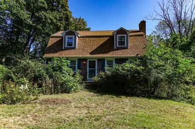 212 Pleasant St 1