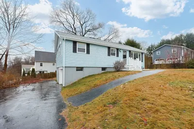 12 Lynn Ln