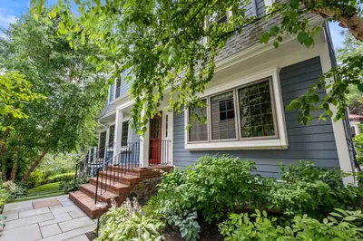 17 Lakeview St 1