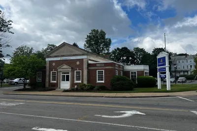 820 N Main St 1