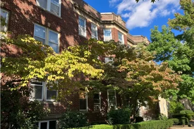 55 Thatcher St #2