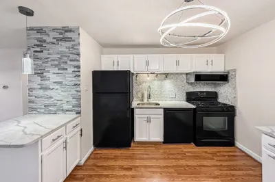 6 Venice St #B3 1