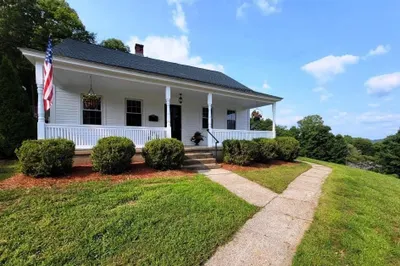 284 Mower St 1