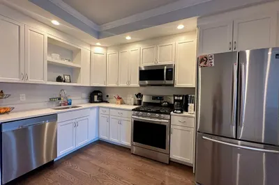 371 Main St #4
