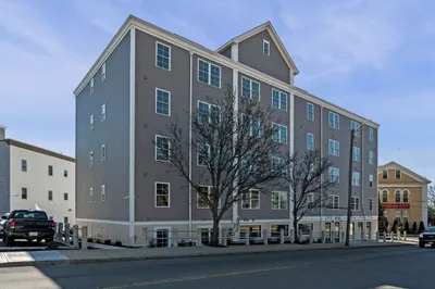 472 Essex Street #401