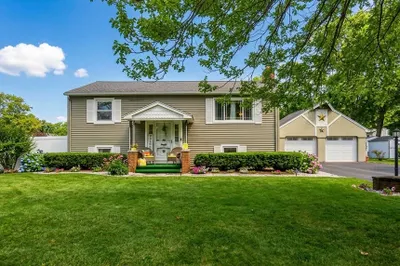 125 Pondview Dr 1