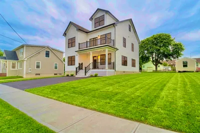 310 King St 1