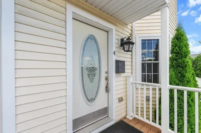 282 Main St #4