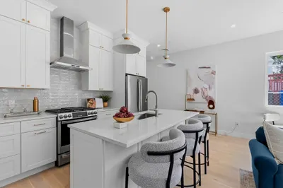 28 Swan Ave #1 1