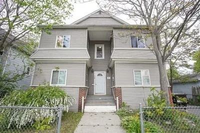 72 Kensington Ave #2L