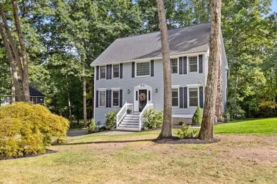 9 Iron Gate Dr 1