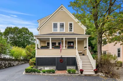 12 Capen St 1