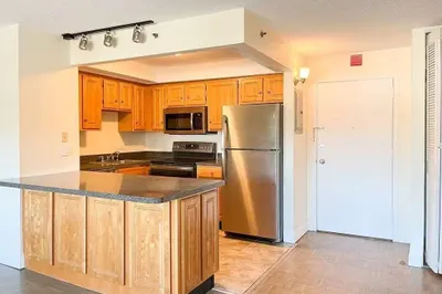 1025 Hancock St #4H
