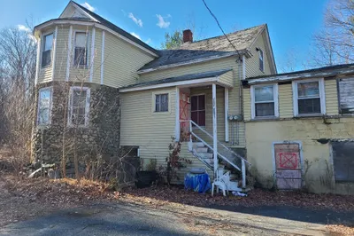 137 Pond St