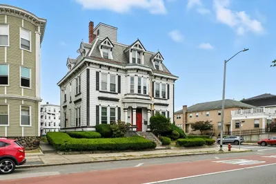 121 N Common 1