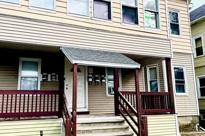 20 Blaine Ave #2L