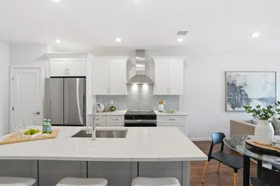 267 Old Colony Ave #602 1