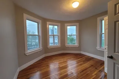 8 Woodman St #3