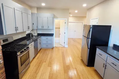 233 Chelsea St #2 1