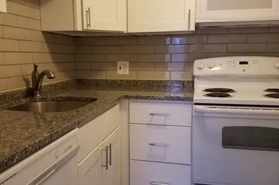 524 Putnam Ave #15