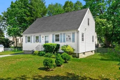 52 Applewood Ave