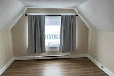 28 Russell St #3 1