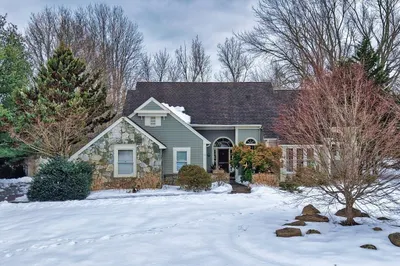 14 Twin Ponds Dr 1