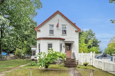 51 Staveley St