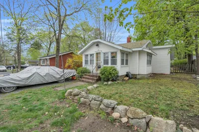 115 Lakehurst Ave 1