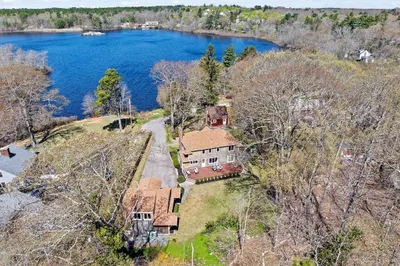 9 Lily Pond Ln
