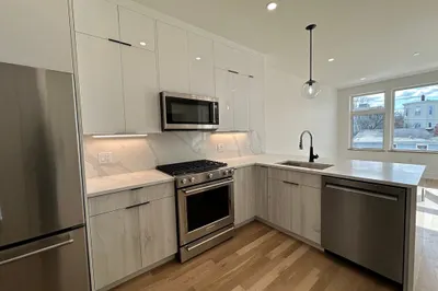 28 South Street #203