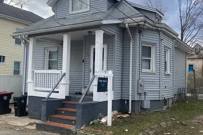 74 Falmouth Ave