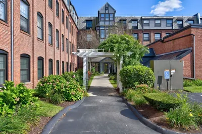 21 Linden St #212 1