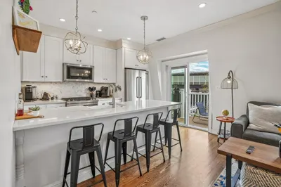 31 Brighton St #3 1