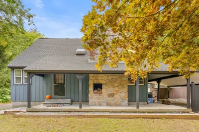 143 Hudson Rd 1