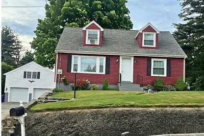351 Elm St 1