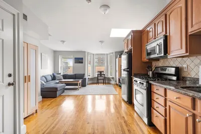 288 W 3rd St #3