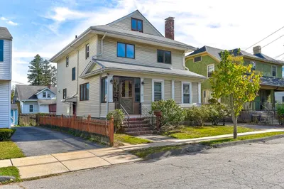 43 Ellington Rd