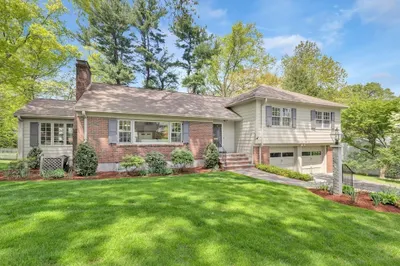 27 Lantern Ln