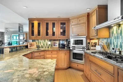 65 East India Row #26F