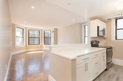 390 Commonwealth Ave #402 1