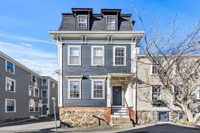102 Front St #1