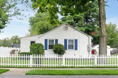 35 W Akard St 1
