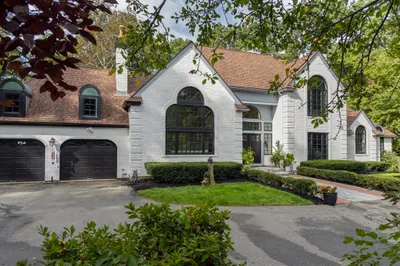 4 Pinecrest Rd