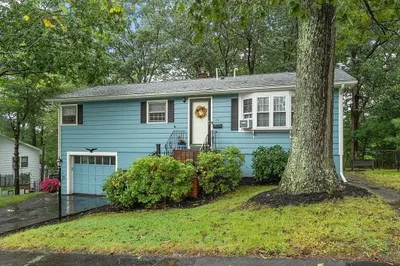 34 Leslie Rd 1